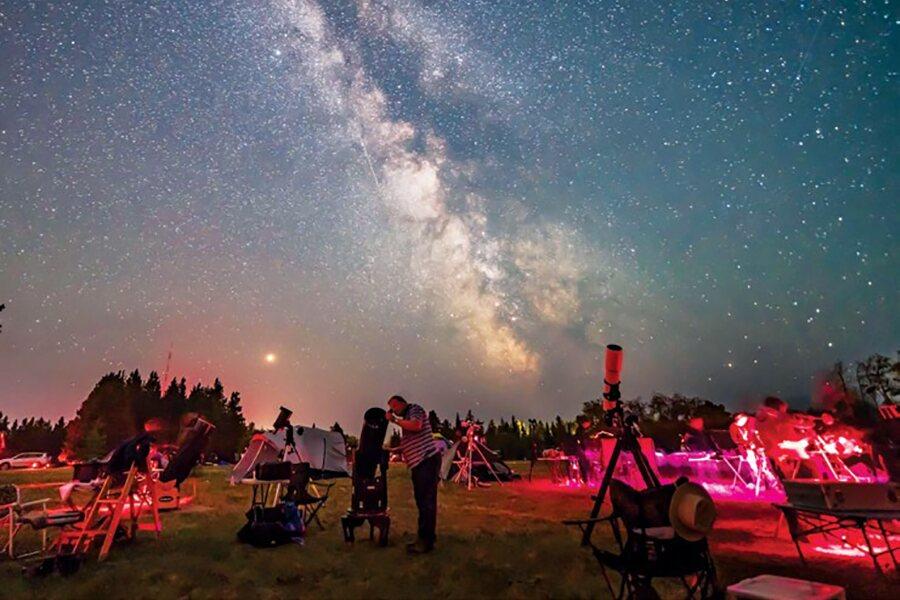 A group of people watching the milky with telescopes.