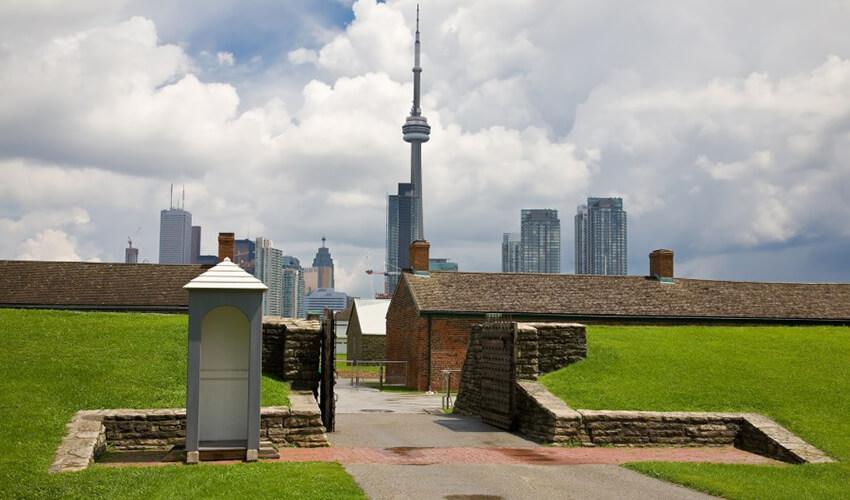 Cn tower in toronto, ontario.