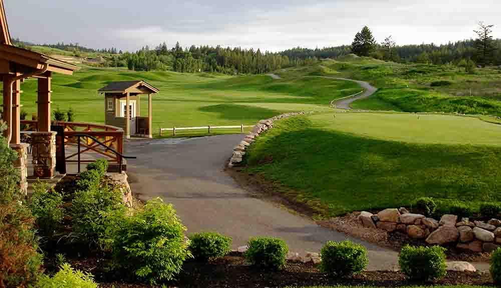 A small building on a golf course.